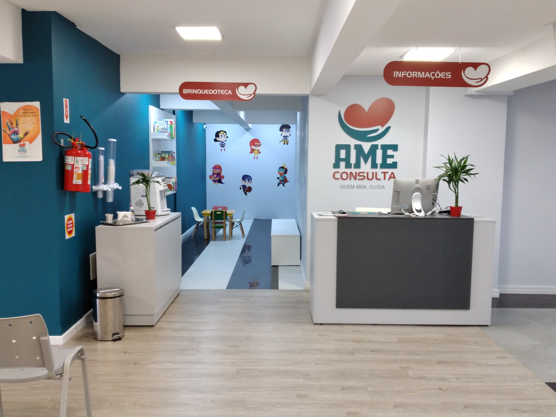 Balcão de informações e brinquedoteca